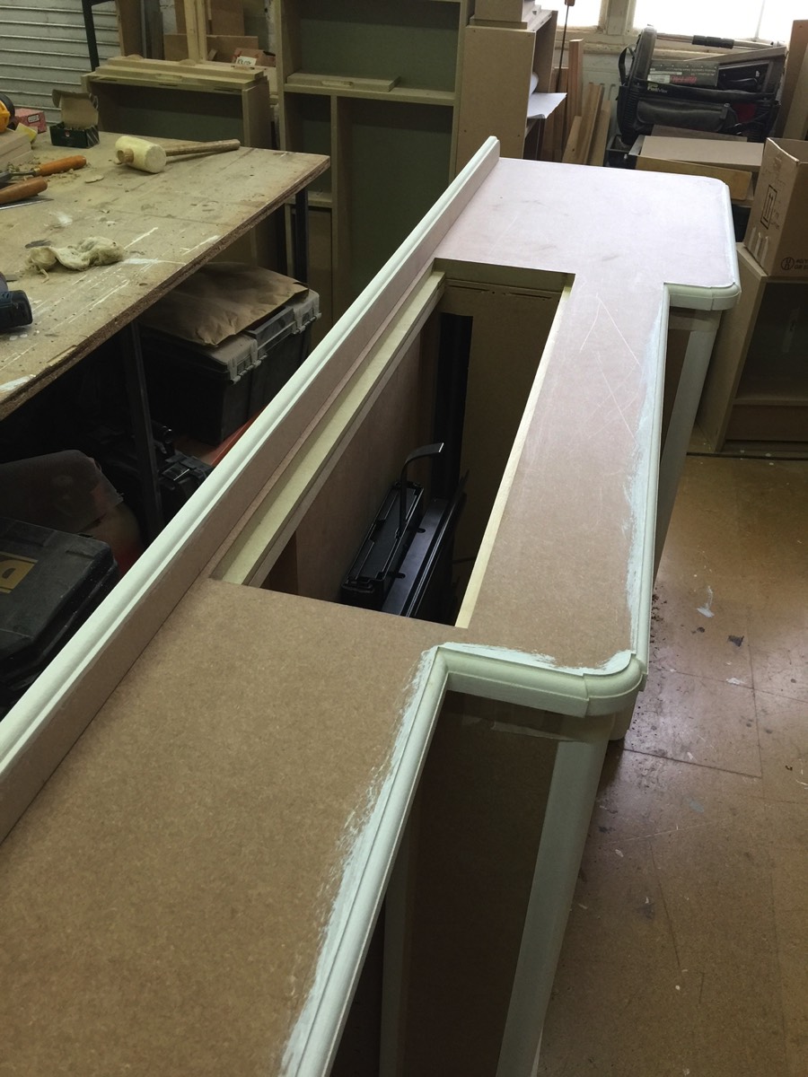 AV unit with TV lift
